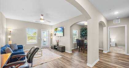 Charming 2-bedroom condo with fitness room and AC in Melbourne