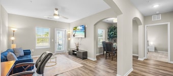 Charming 2-bedroom condo with fitness room and AC in Melbourne