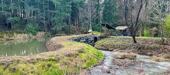 Lone Rock Guest House, 20 acres minutes from the North Umpqua River
