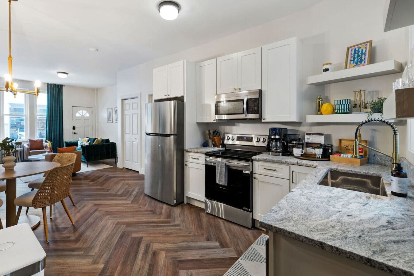 Refrigerador, microondas, horno y parrilla de estufa 