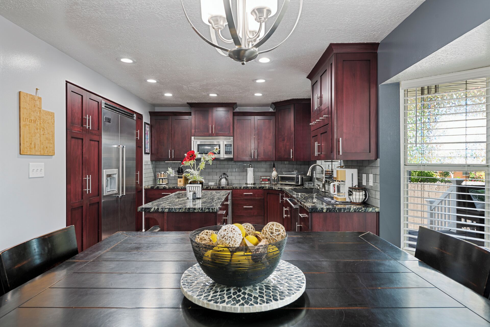 Mikrobølgeovn, ovn, kokeplater og oppvaskmaskin