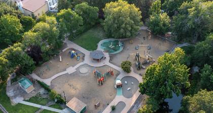 Dusk & Day Spa: A Luxe Home & Rentable Spa near The Truckee River and Downtown