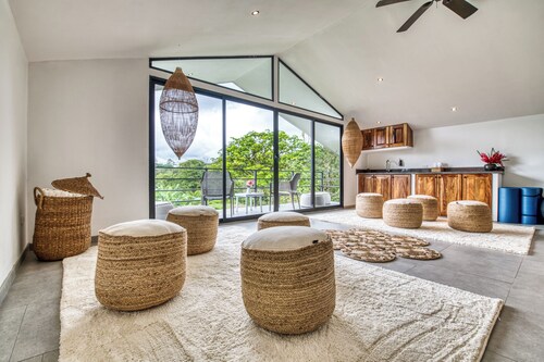 Private 10 Room Jungle Lodge Pool & Hot Tub Sleeps Large Groups Near La Fortuna