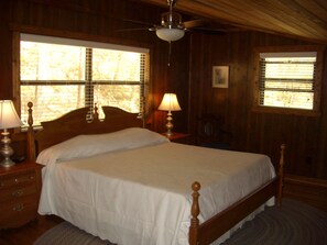 2 bedrooms, iron/ironing board, Internet, bed sheets