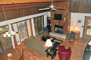 TV, fireplace - A CABIN ON PARADISE Tranquil cabin in Murphy - just 1 mile from JCC Folkschool (Murphy)