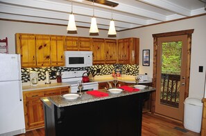 Four à micro-ondes, un four, surface de cuisson, lave-vaisselle