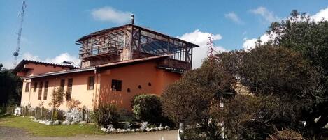 Fachada de la propiedad