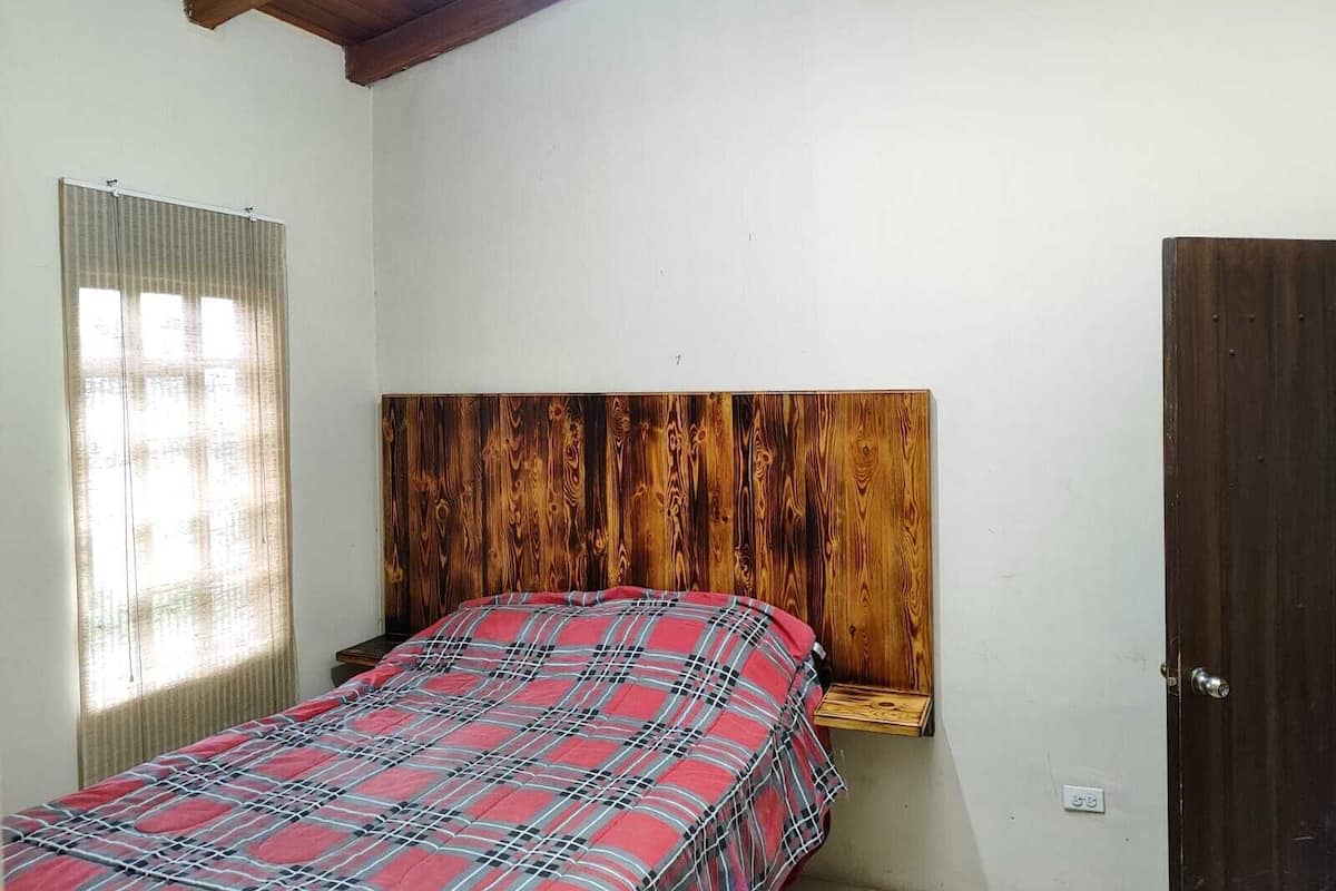 Habitación básica con 1 cama doble o 2 individuales | Wifi gratis