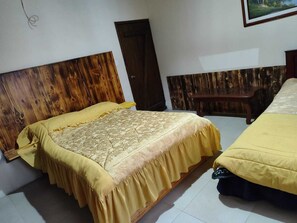 Standard Triple Room, Mountain View | Free WiFi - Hostería Tiopullo  (Mulaló)