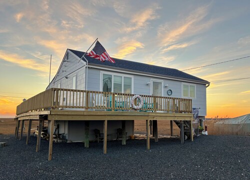 Breathtaking views!   Serene Coastal Cottage in West Creek, minutes from LBI