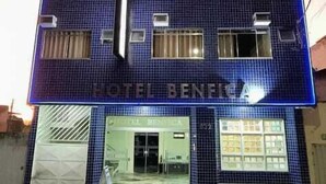 A multi-story hotel with a tiled facade and a sign reading "HOTEL BENEFICA". - Hotel Benfica (Aparecida)