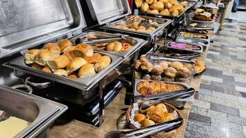 Café da manhã continental grátis todos os dias