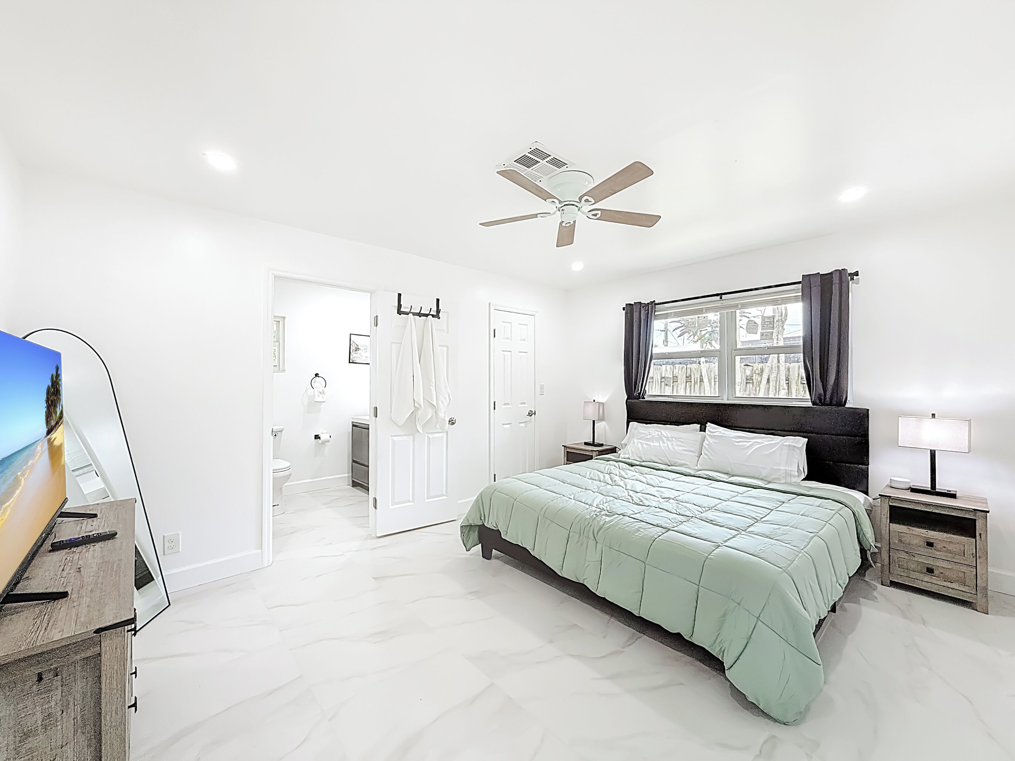 3 bedrooms, iron/ironing board, WiFi, bed sheets