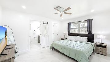 3 bedrooms, iron/ironing board, WiFi, bed sheets