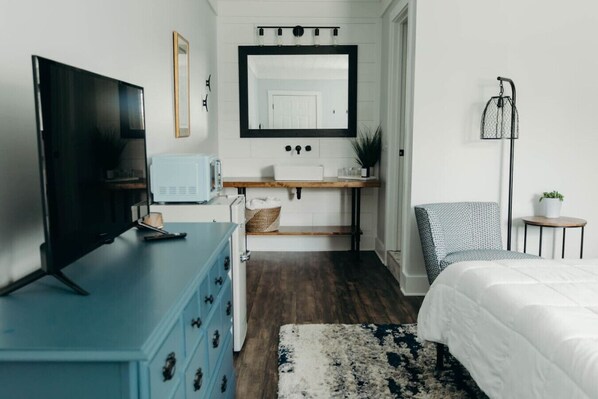 WiFi, bed sheets