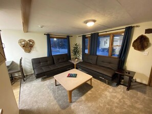 TV, stereo - Alaskana - Walk to Downtown, 3 Bedroom Upper Apt (Fairbanks)