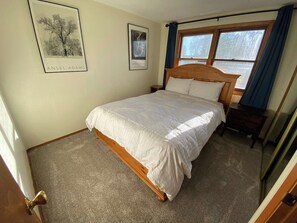 3 habitaciones, escritorio, tabla de planchar con plancha y wifi