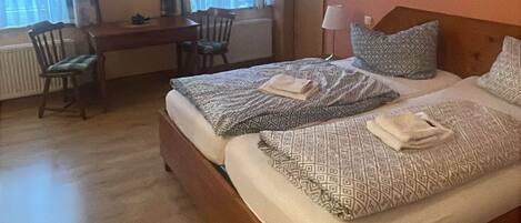 4 bedrooms, WiFi, bed sheets