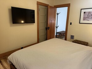 1 habitación, escritorio, tabla de planchar con plancha y wifi gratis 