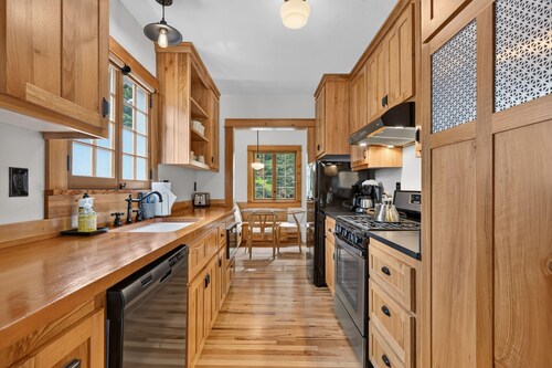Oak Millhouse - Beautifully restored home in Downtown Old Bend