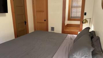 1 bedroom, desk, iron/ironing board, free WiFi