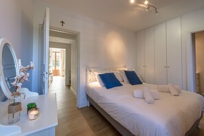 3 bedrooms, iron/ironing board, free WiFi, bed sheets