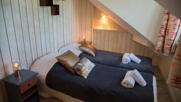 2 bedrooms, iron/ironing board, free WiFi, bed sheets