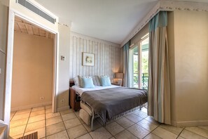 2 makuuhuonetta, silitysrauta/-lauta, ilmainen Wi-Fi, vuodevaatteet