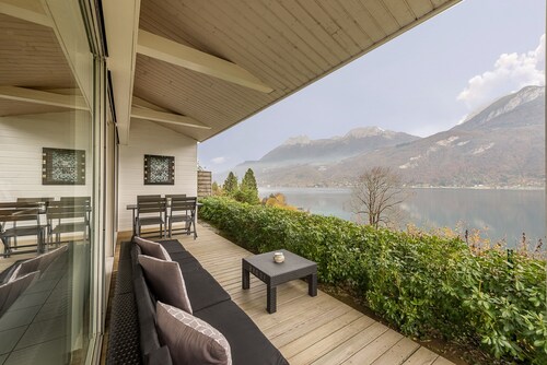 Maison Lacustre – Maison contemporaine avec vue panoramique sur le lac d’Annecy