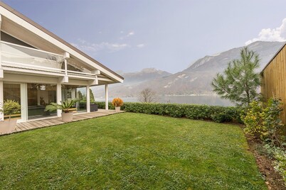 Maison Lacustre – Maison contemporaine avec vue panoramique sur le lac d’Annecy