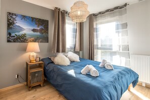 4 bedrooms, iron/ironing board, free WiFi, bed sheets