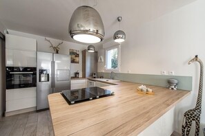 Fridge, microwave, oven, dishwasher