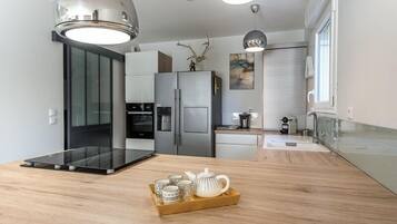 Réfrigérateur, micro-ondes, four, lave-vaisselle