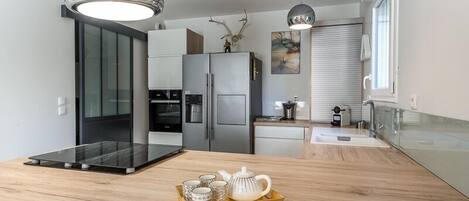 Réfrigérateur, micro-ondes, four, lave-vaisselle