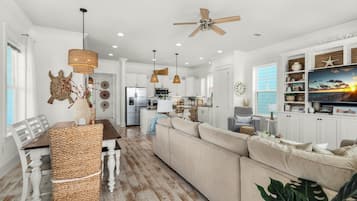 House, Multiple Beds (Just Beachy) | Living area