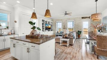 House, Multiple Beds (Just Beachy) | Living area