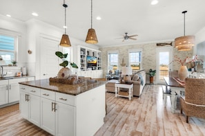 Nhà, nhiều giường (Just Beachy) | Khu phòng khách