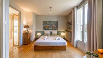 4 slaapkamers, een strijkplank/strijkijzer, gratis wifi, beddengoed