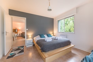 2 bedrooms, iron/ironing board, free WiFi, bed sheets
