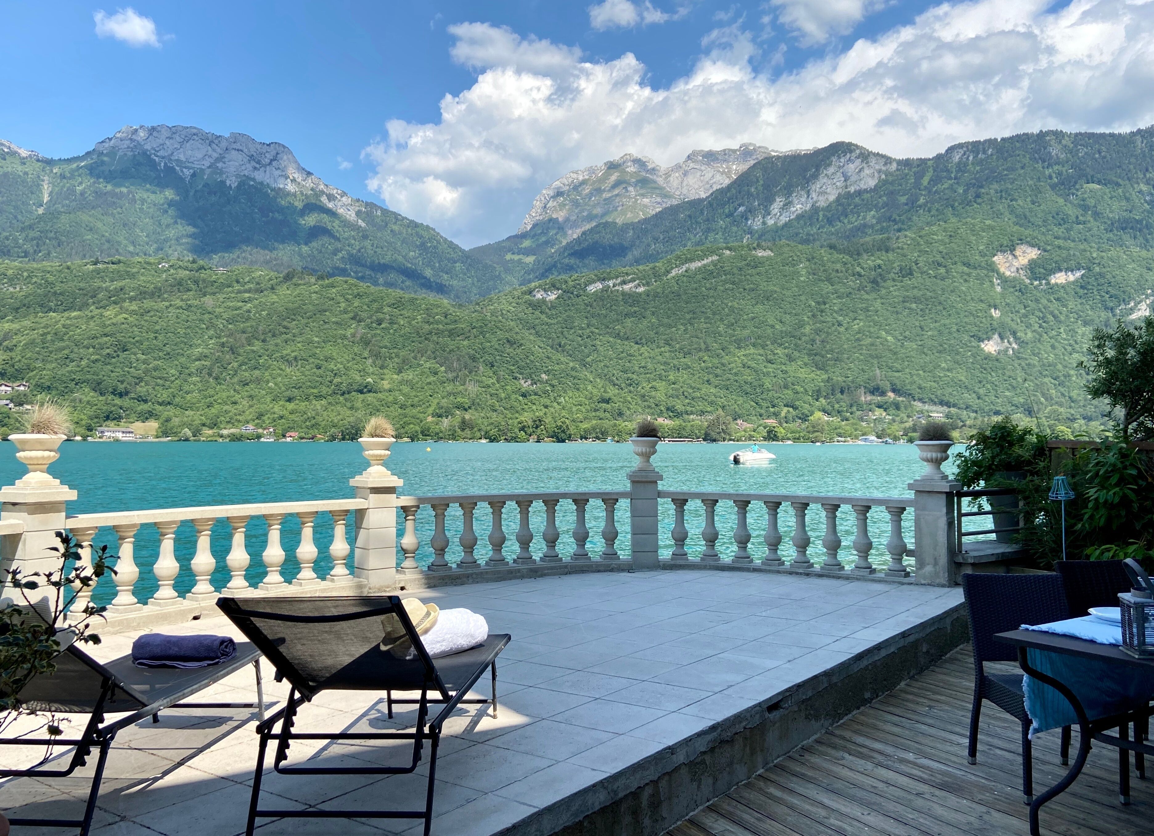 تناول الطعام بالخارج