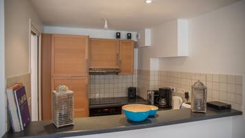 KĂŒhlschrank, Mikrowelle, Ofen, GeschirrspĂŒler