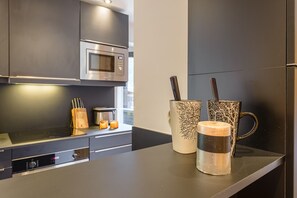 Refrigerador, microondas, horno y lavavajillas 