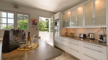 Réfrigérateur, micro-ondes, four, lave-vaisselle