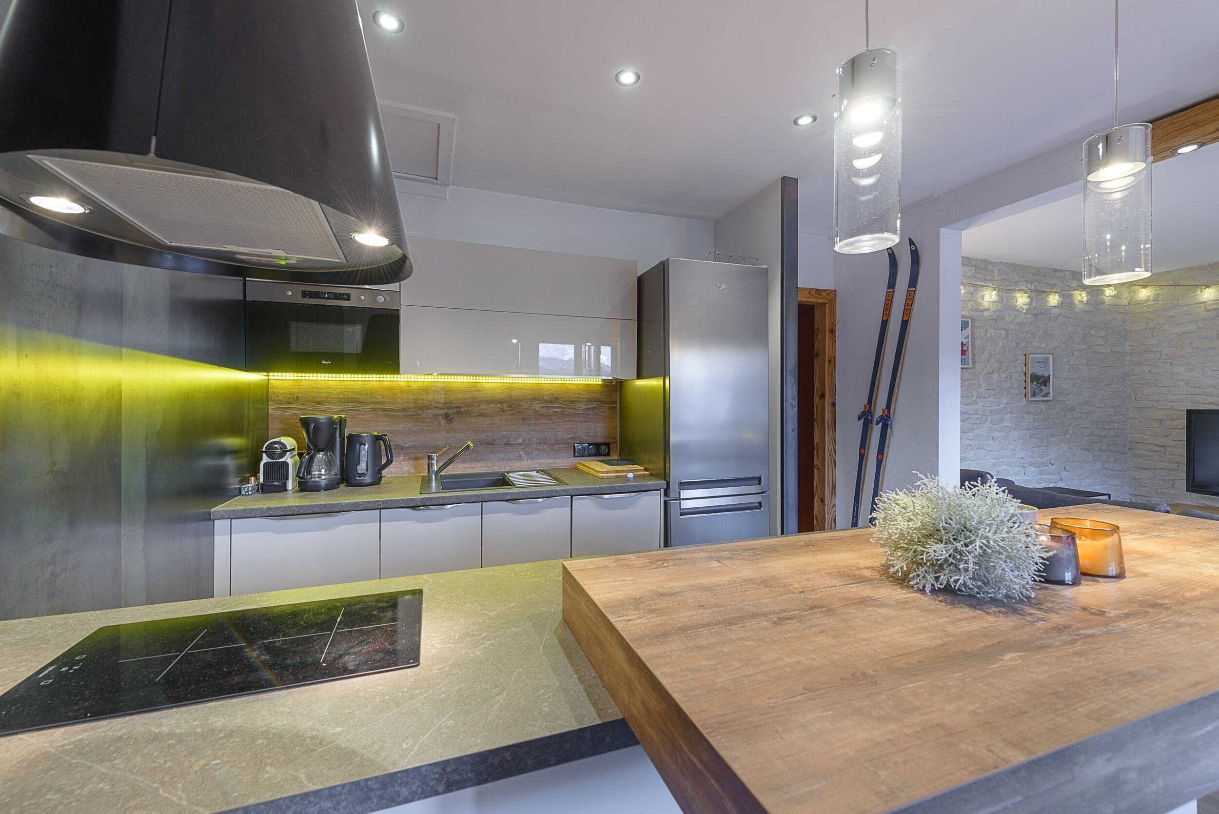 Réfrigérateur, micro-ondes, four, lave-vaisselle