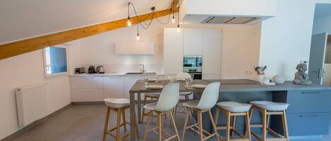 Réfrigérateur, micro-ondes, four, lave-vaisselle