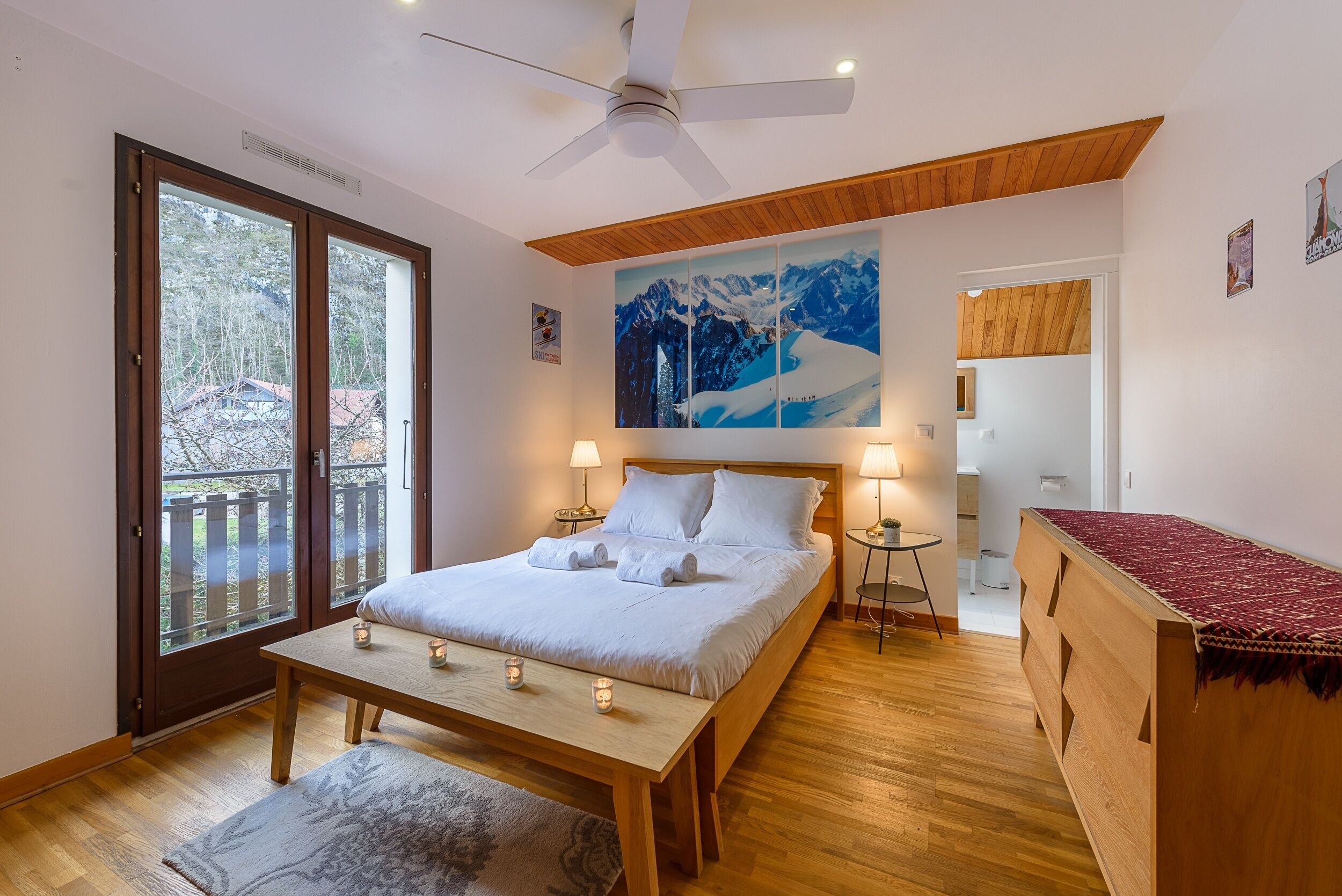 3 slaapkamers, een strijkplank/strijkijzer, gratis wifi, beddengoed