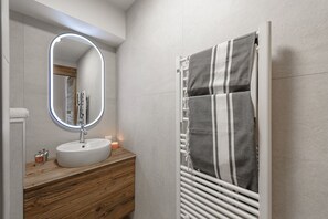 Artículos de higiene personal gratuitos, secador de pelo y toallas