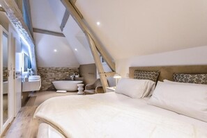 3 makuuhuonetta, silitysrauta/-lauta, ilmainen Wi-Fi, vuodevaatteet