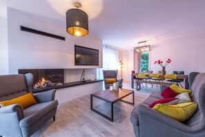 Télévision, cheminée