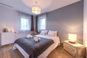 4 bedrooms, iron/ironing board, free WiFi, bed sheets